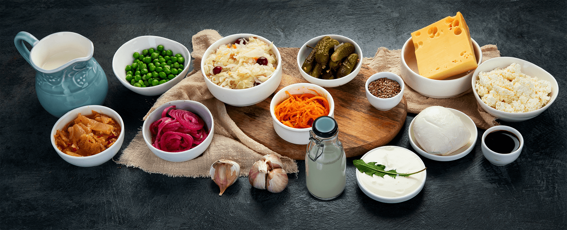 mesa con alimentos probióticos